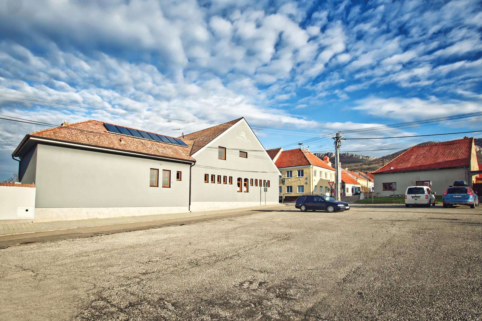Penzion Vinarstvi Cervinka Horni Vestonice Extérieur photo